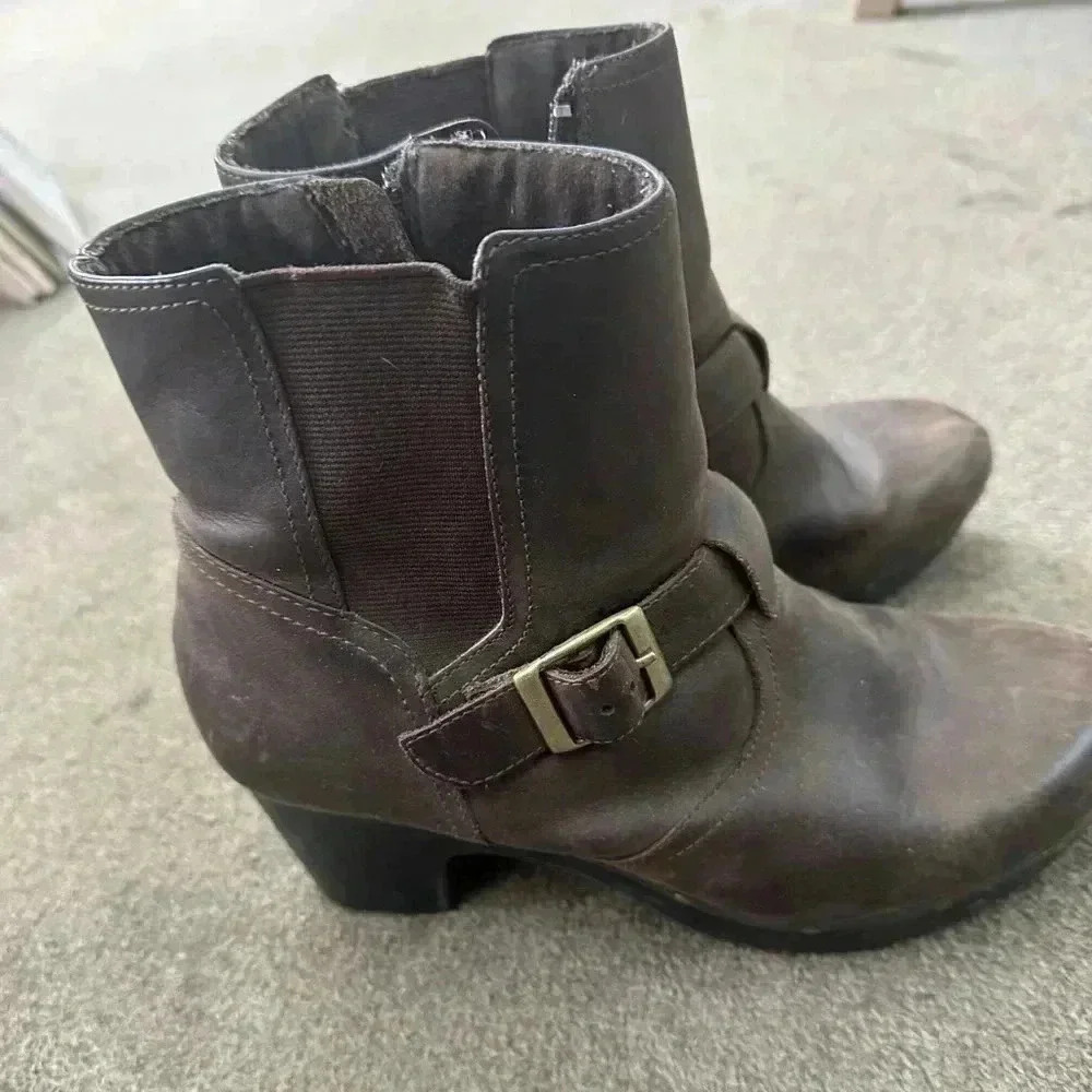 Clark’s women’s boots size 9.5